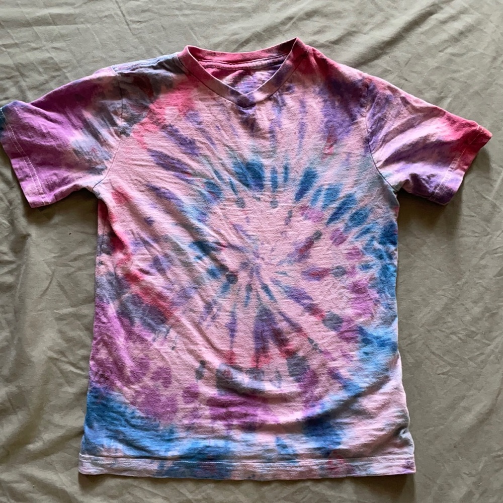 Clearance $7 Child’s medium tie dye v-neck tshirt